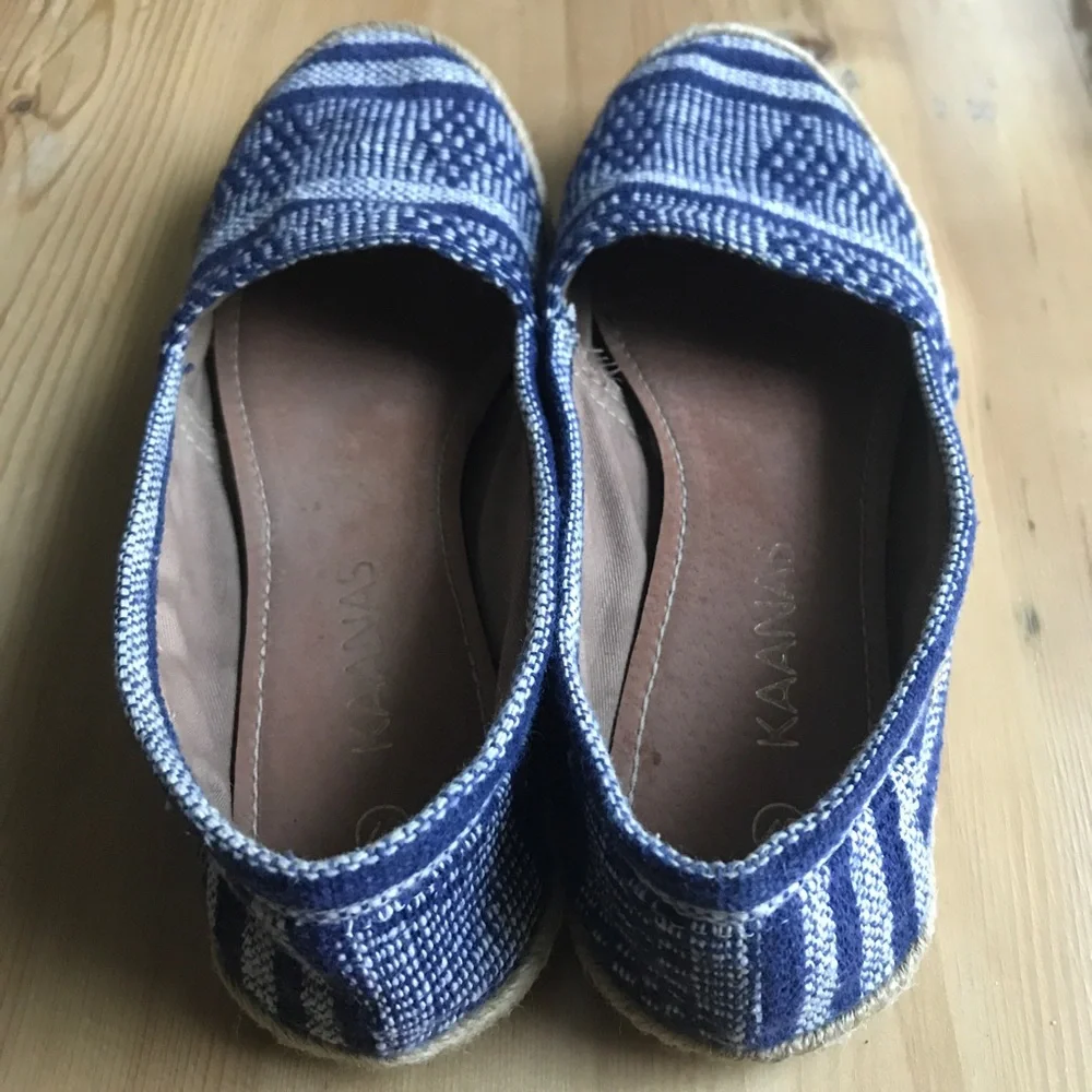 Kaanas 37 blue and white textile espadrille
